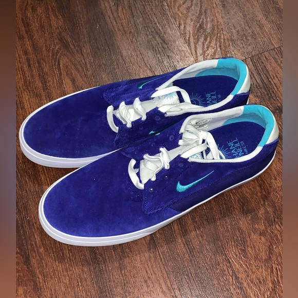 Nike Size 11.5 - Picture 2 of 15